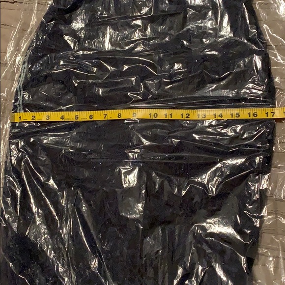 Navy Blue Lace & Tulle gown size Medium - Picture 6 of 6